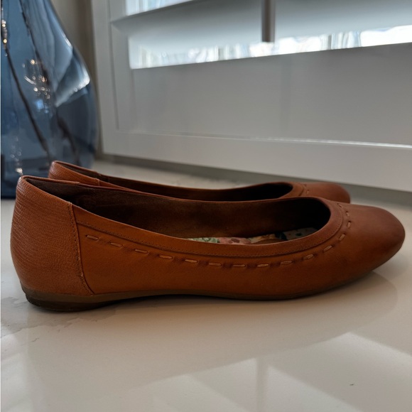 Cobb Hill by New Balance Shoes - Cobb Hill by New Balance Women's Tan Loafers Size 10